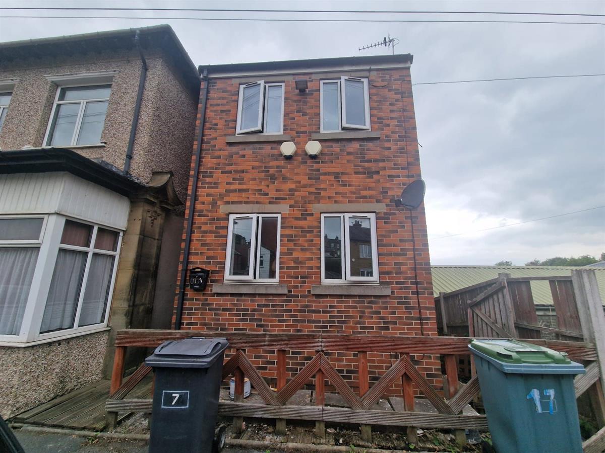Photo of Fountain Street, Heckmondwike