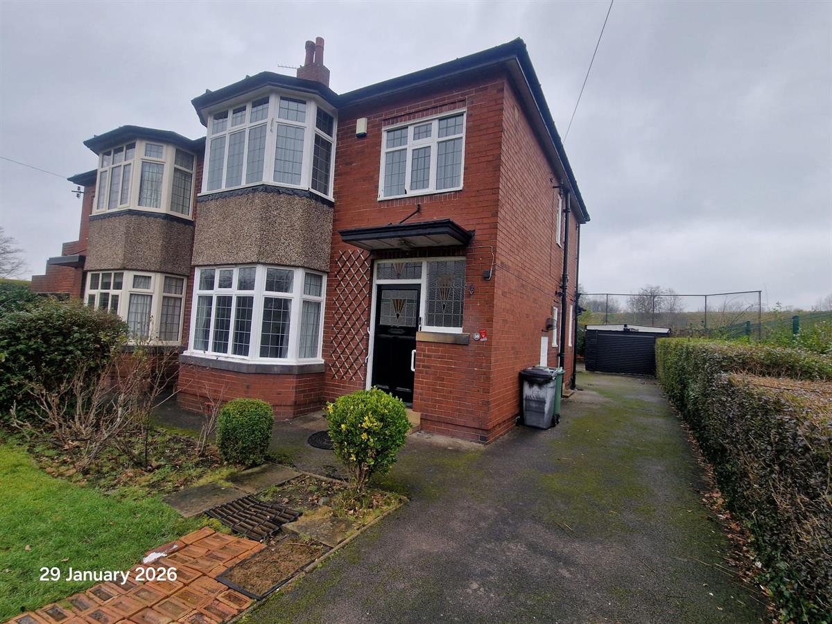 Photo of Carlinghow Hill, Batley