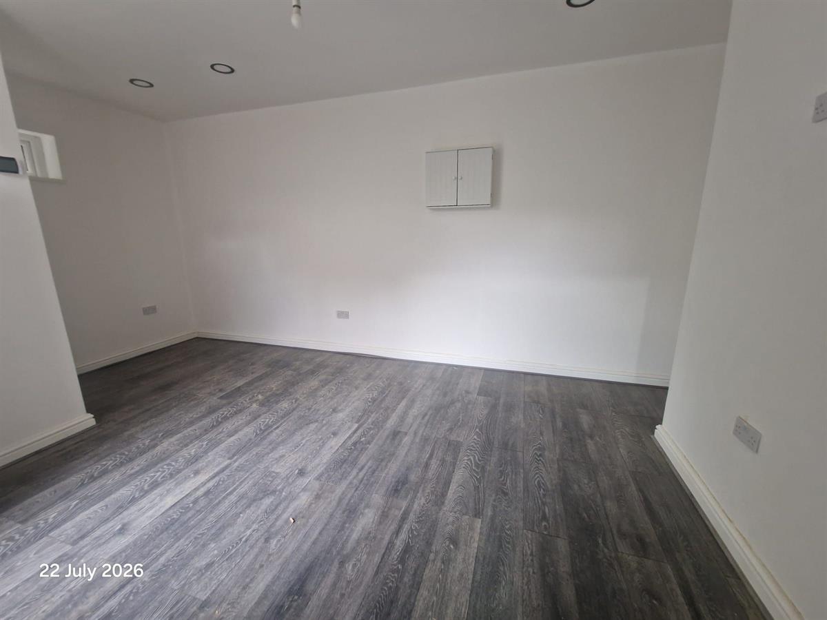 Photo of Flat 2, Stanningley Road, Leeds